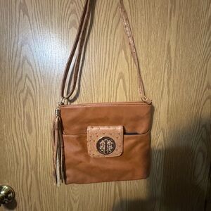 Elegant Tan Leather Crossbody Bag